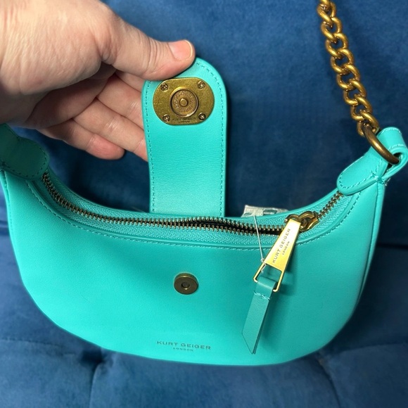 Kurt Geiger Small Leather Chelsea Hobo Crossbody Bag with Eagle and Gold Chain - Picture 4 of 6